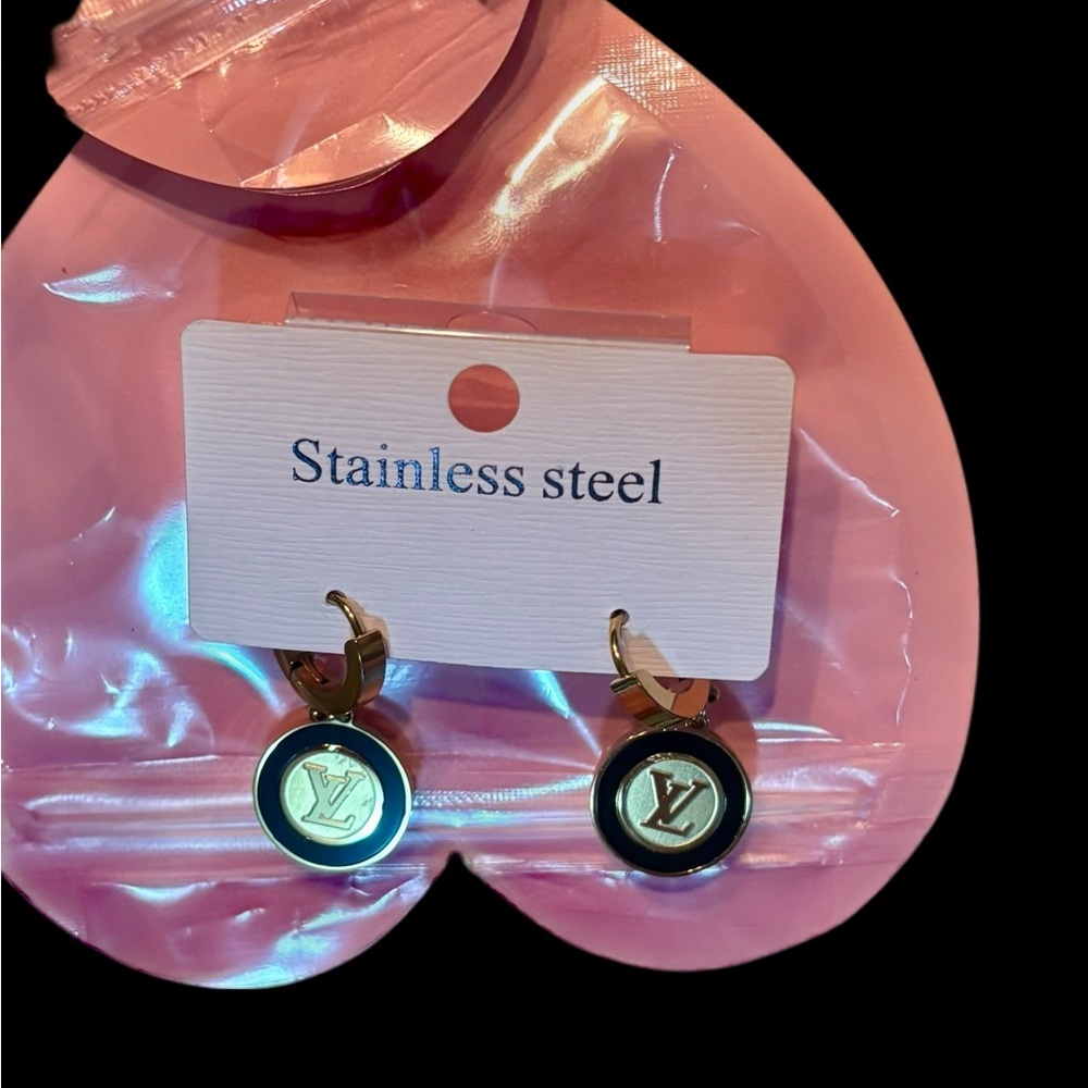 💗💗💗Unbranded fashion Gold and Black Stainless Steel Earrings master quality - Picture 2 of 5